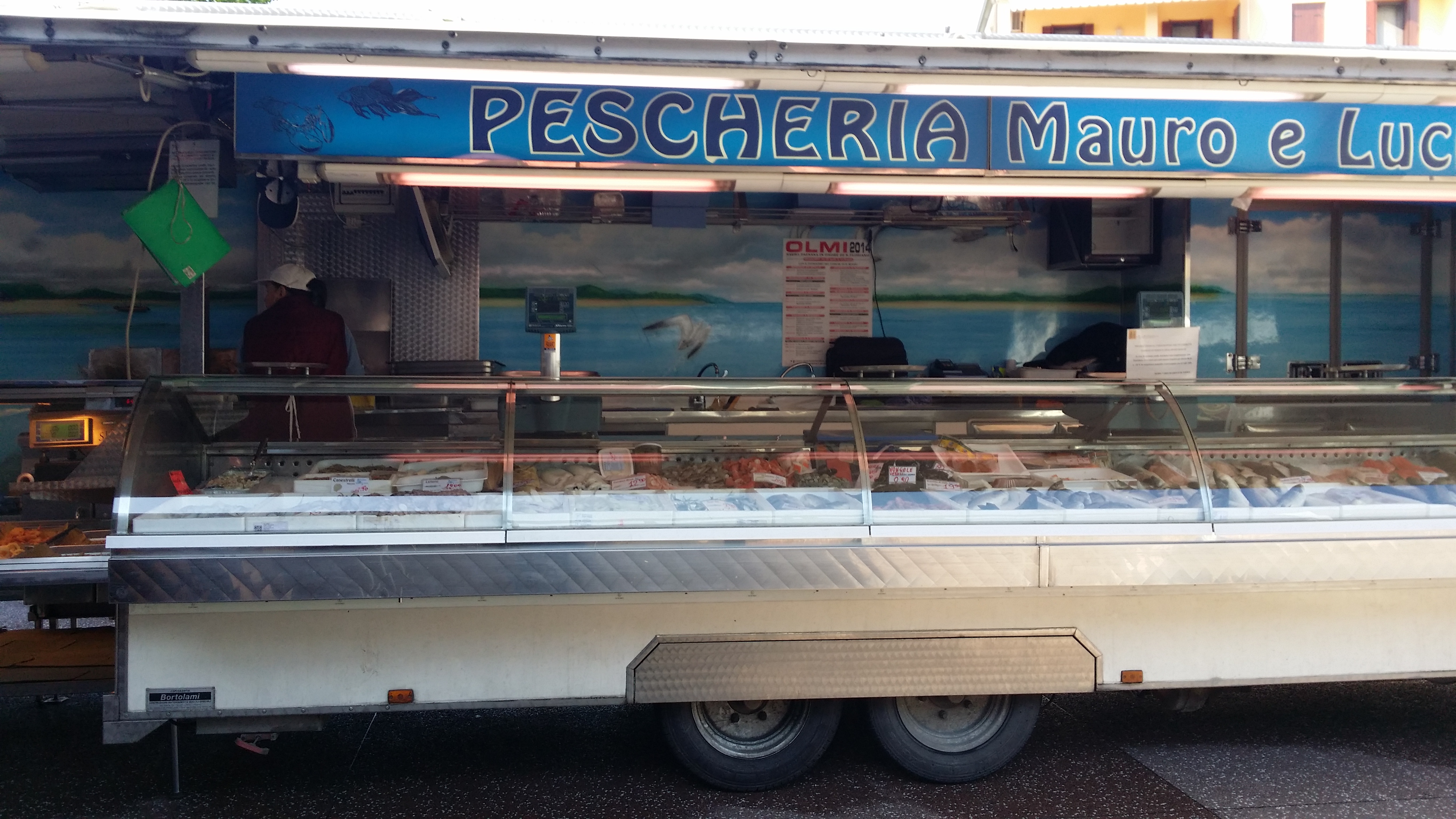 Mobile vending stall for fish products and cooked items