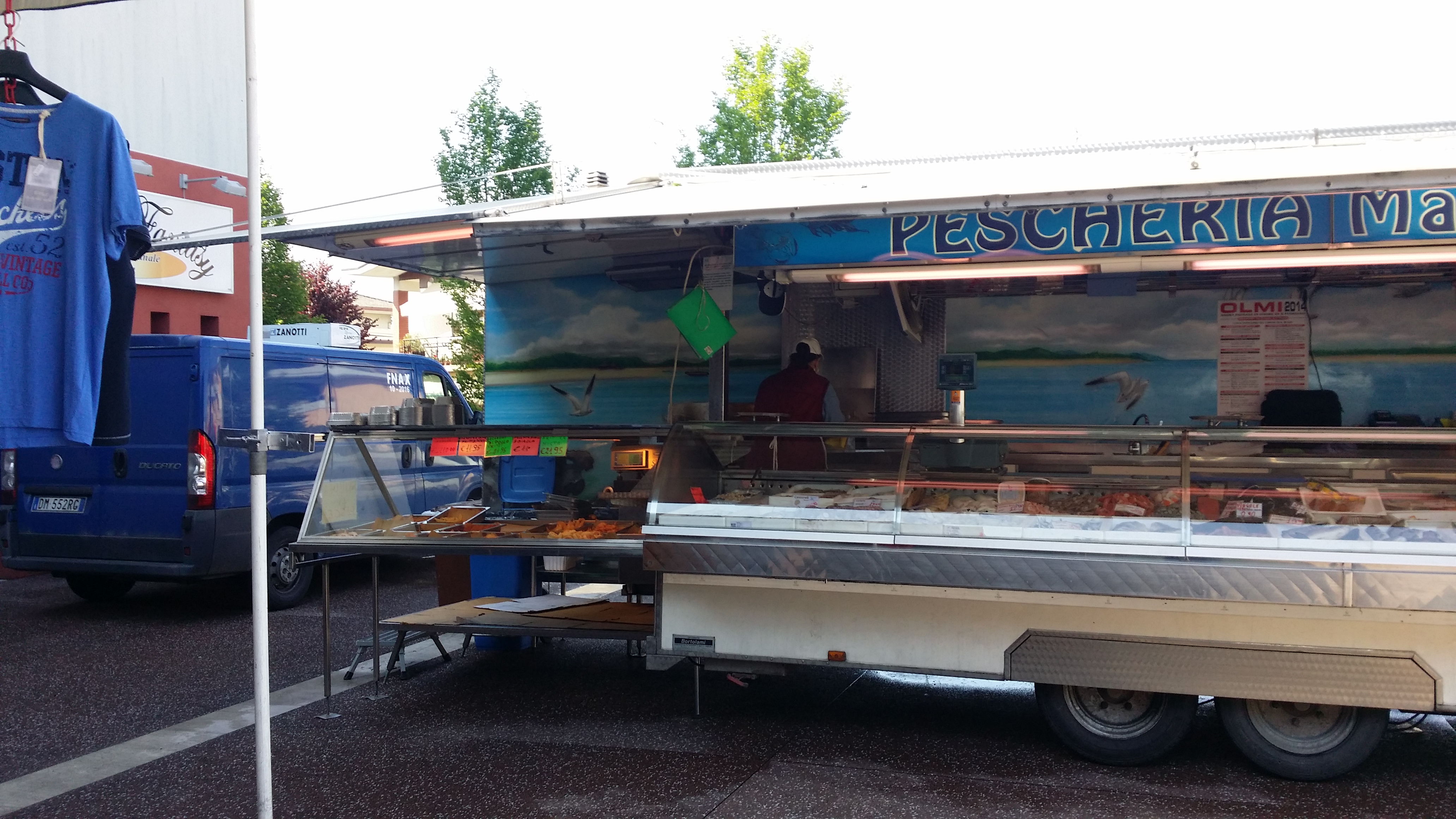 Mobile vending stall for fish products and cooked items